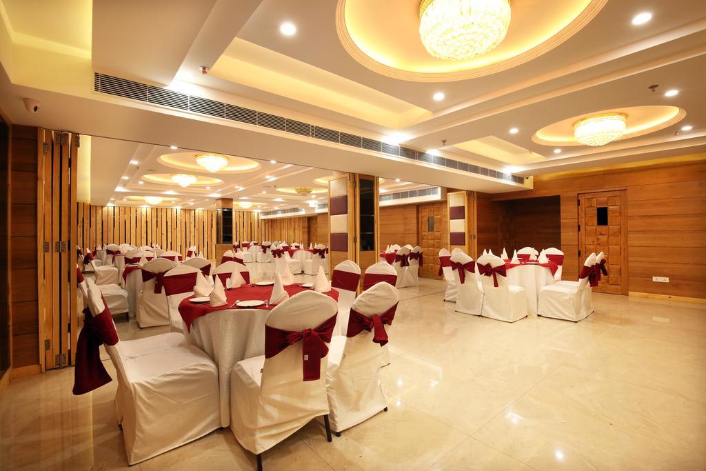 Mint Hotel Premia Chandigarh, Zirakpur Екстериор снимка