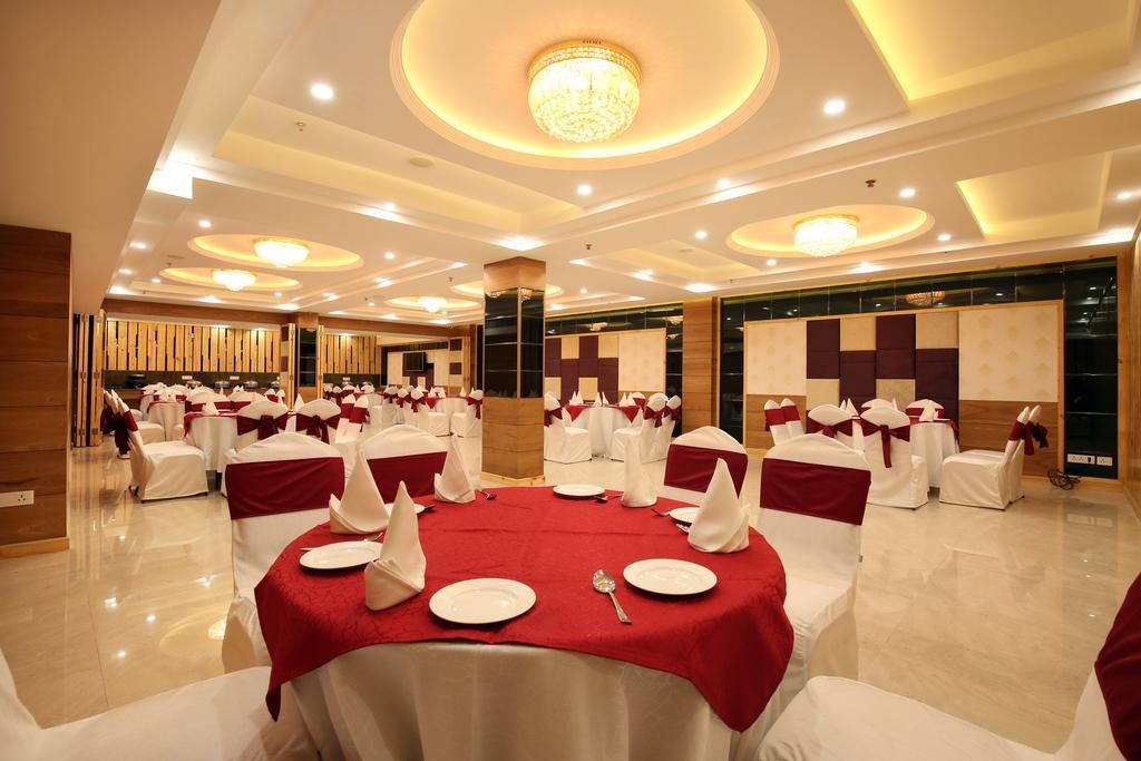 Mint Hotel Premia Chandigarh, Zirakpur Екстериор снимка