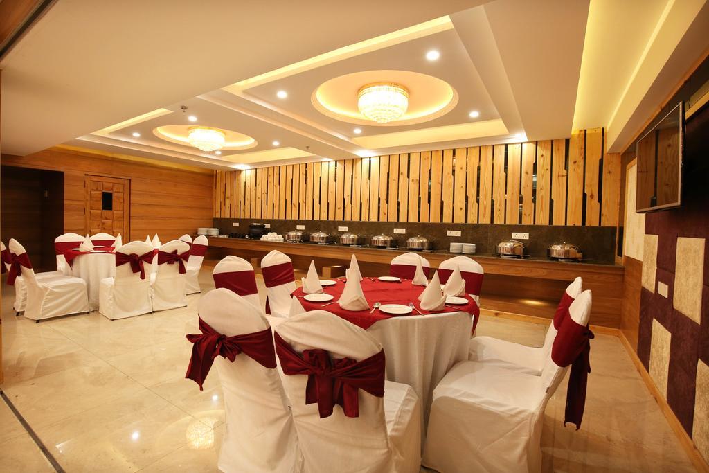 Mint Hotel Premia Chandigarh, Zirakpur Екстериор снимка