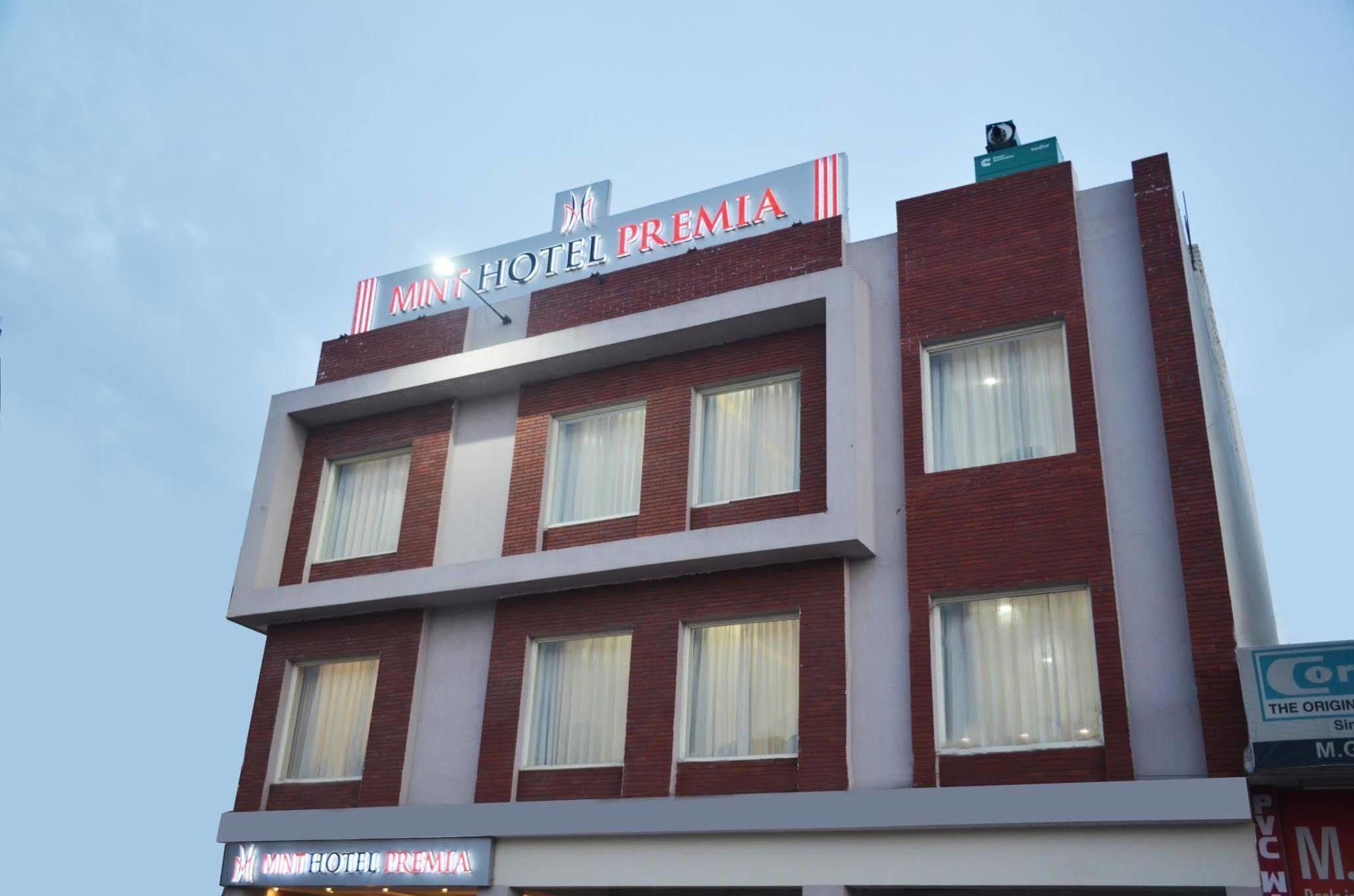 Mint Hotel Premia Chandigarh, Zirakpur Екстериор снимка