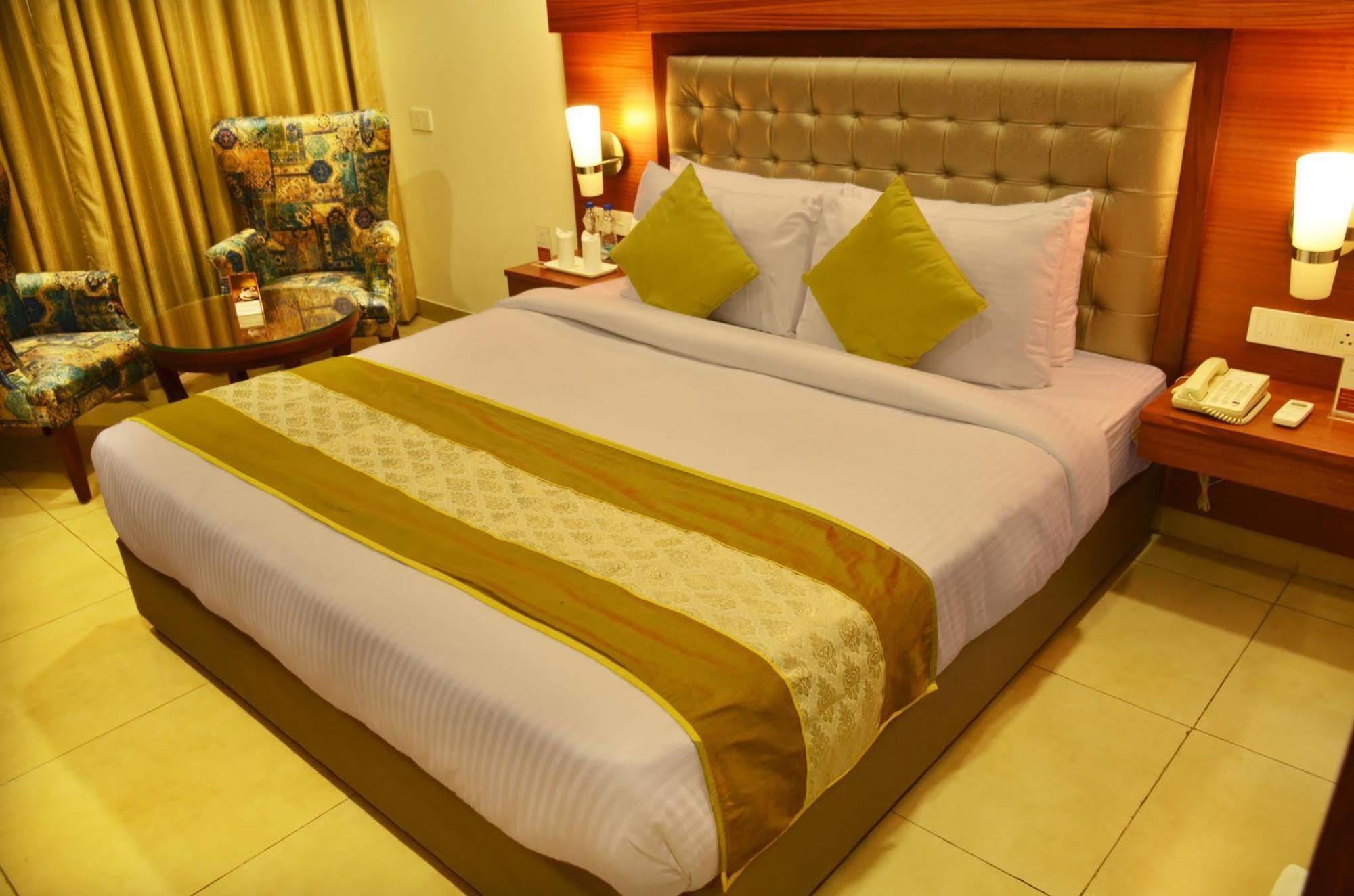 Mint Hotel Premia Chandigarh, Zirakpur Екстериор снимка